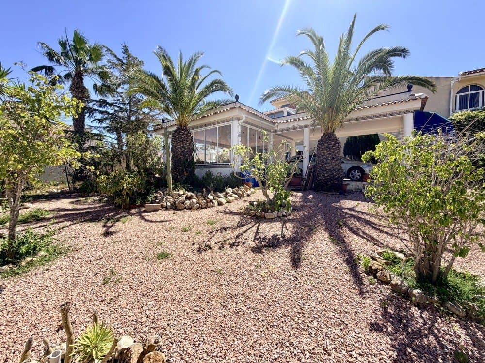 Vrijstaande Villa met 4 slaapkamers in Ciudad Quesada - 16