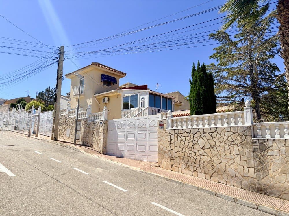 Vrijstaande Villa met 4 slaapkamers in Ciudad Quesada - 1