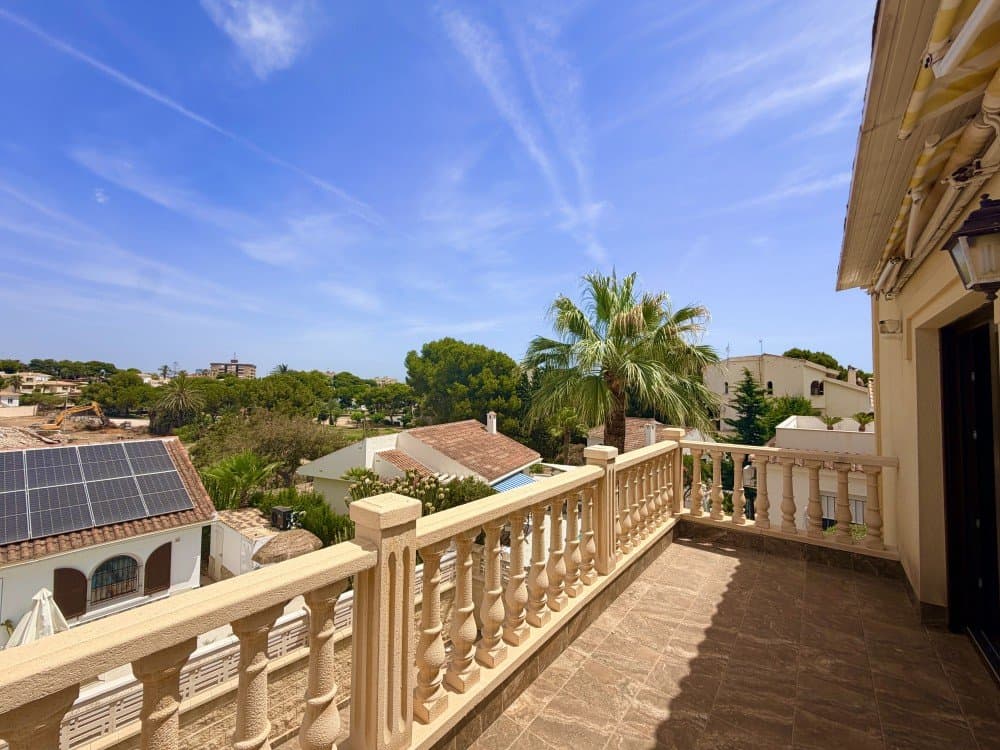 3 bed Detached Villa in Orihuela Costa - 9