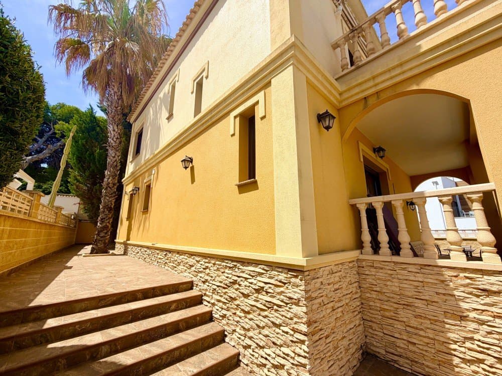 3 bed Detached Villa in Orihuela Costa - 2