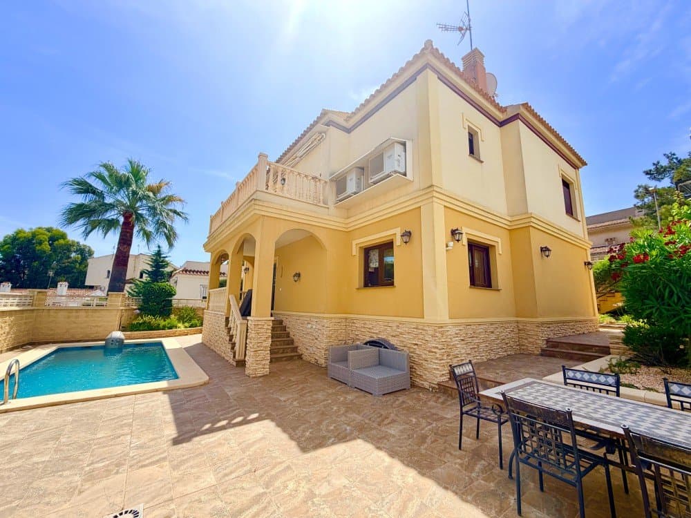 3 bed Detached Villa in Orihuela Costa - 1