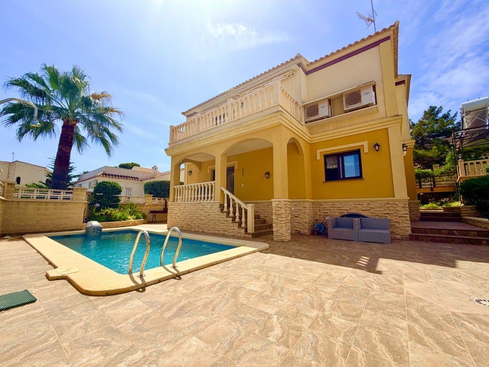 3 bed Detached Villa in Orihuela Costa - 3