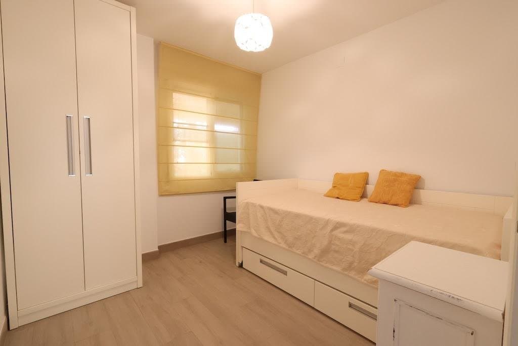 3 bed Middle Floor Apartment in Orihuela Costa - 17