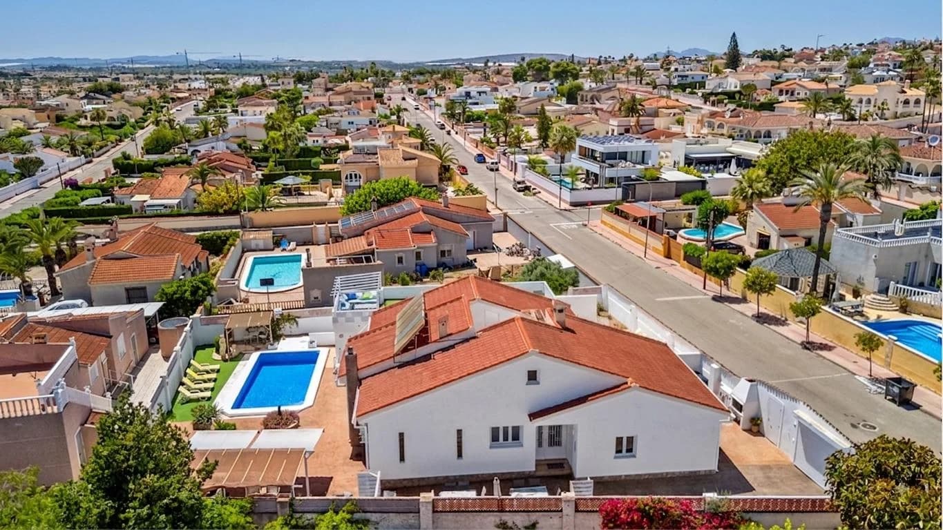 Vrijstaande Villa met 6 slaapkamers in Ciudad Quesada - 25
