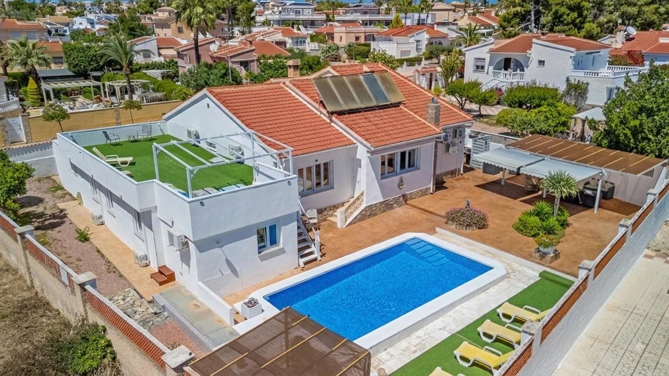 Vrijstaande Villa met 6 slaapkamers in Ciudad Quesada - 1