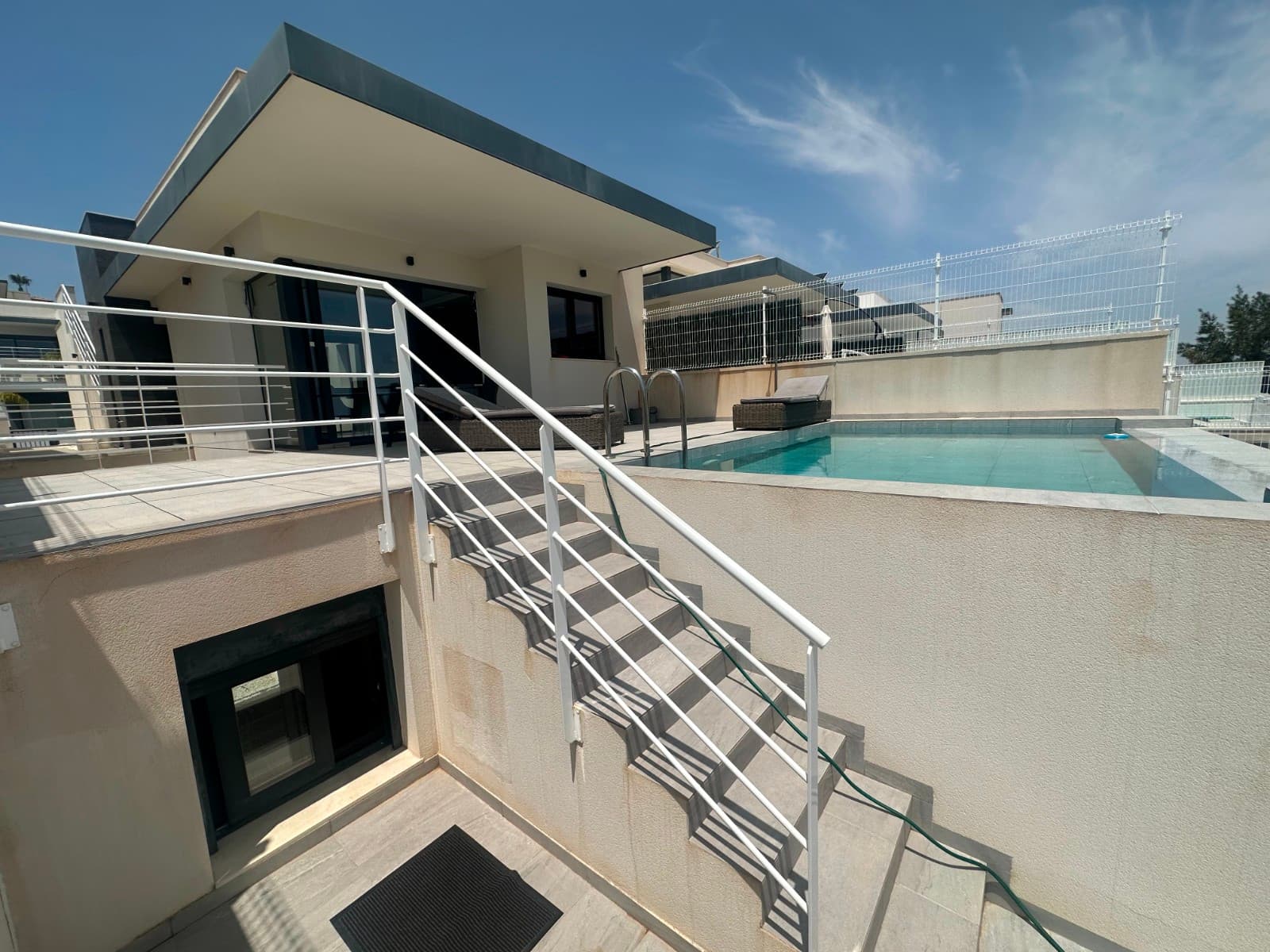 Villa - Chalet de 5 dormitorios en San Miguel de Salinas - 2