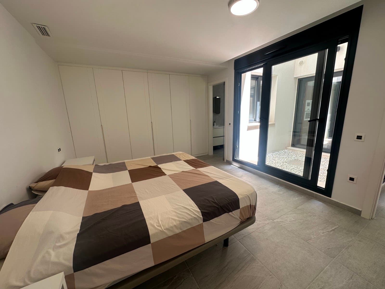 Villa - Chalet de 5 dormitorios en San Miguel de Salinas - 11