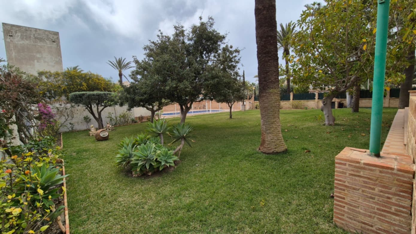 Villa - Chalet de 7 dormitorios en Orihuela - 11