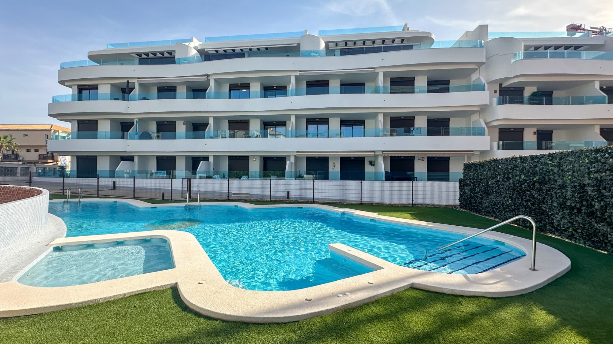 2 bed Middle Floor Apartment in Orihuela Costa - 2