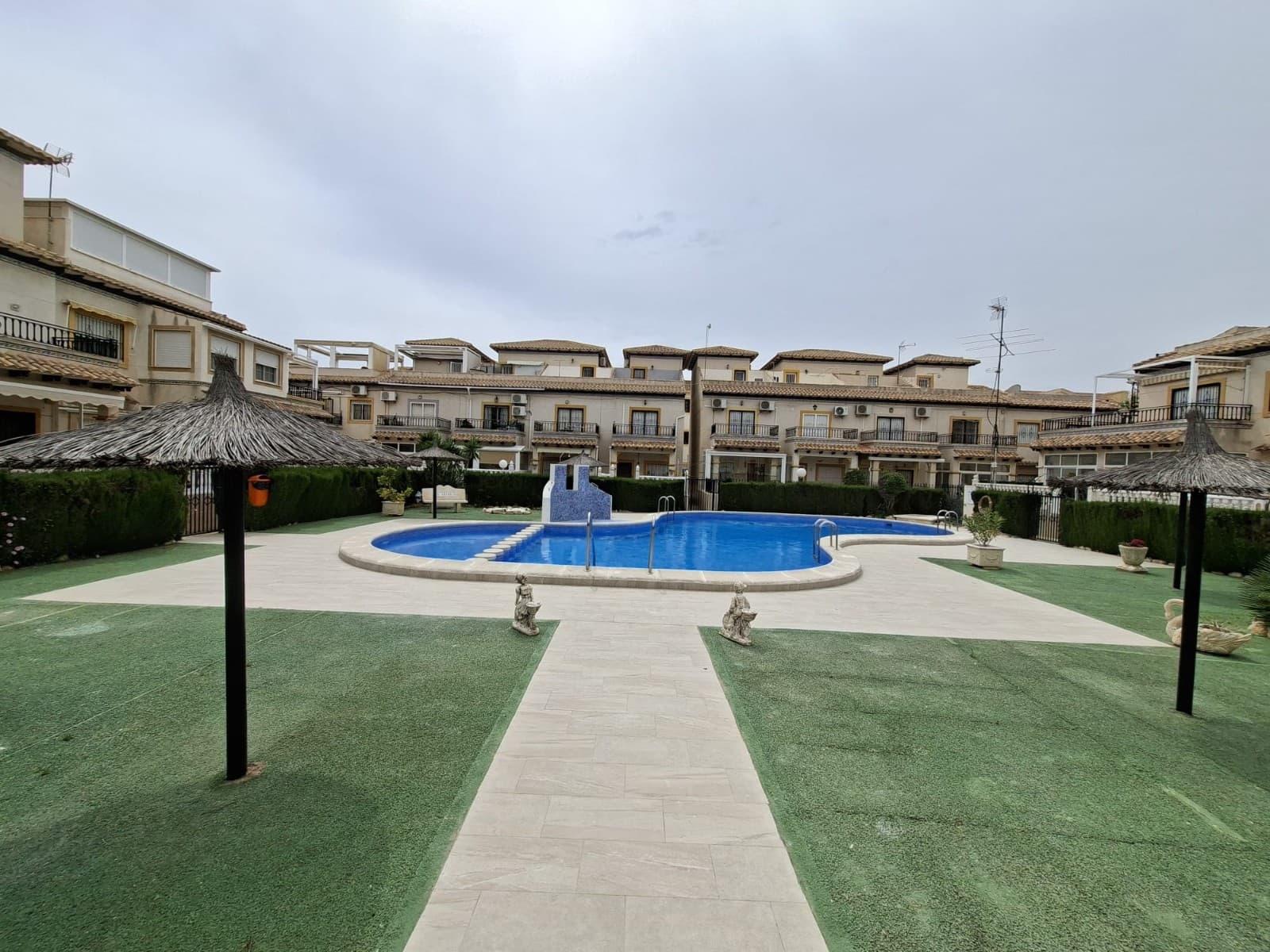 Bungalow de 2 dormitorios en Orihuela Costa - 23