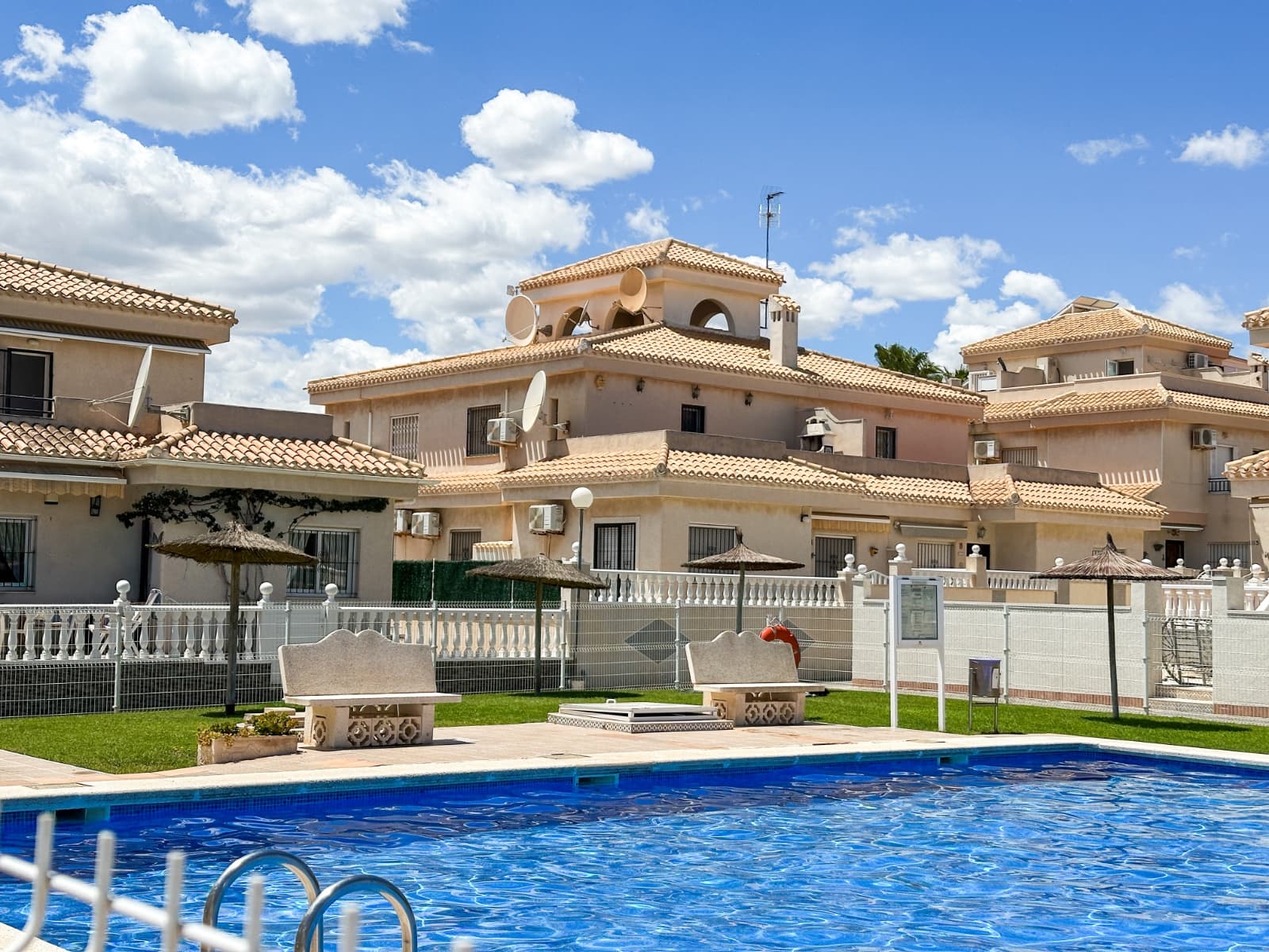 Bungalow de 2 dormitorios en Orihuela Costa - 23