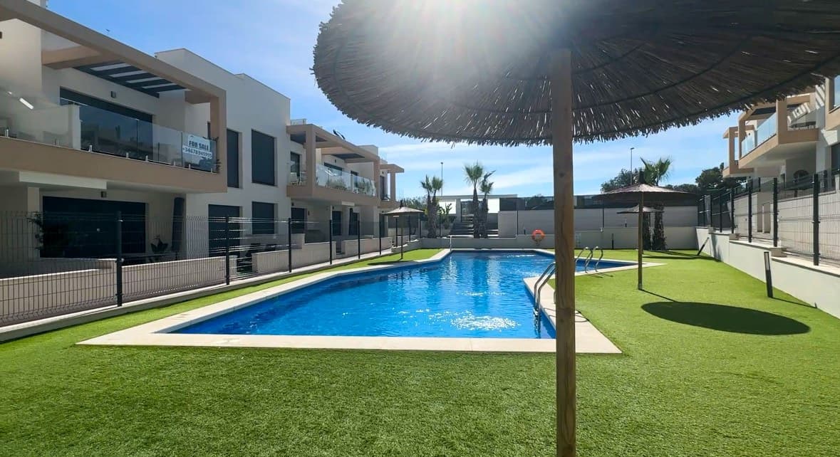 2 bed Middle Floor Apartment in Orihuela Costa - 1