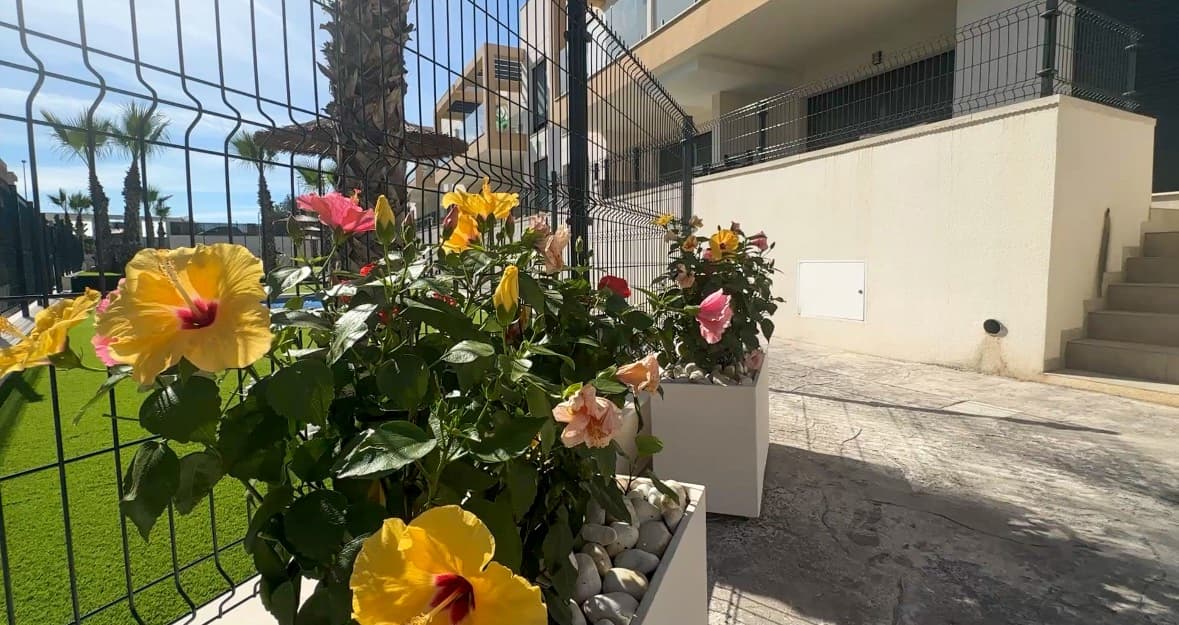 2 bed Middle Floor Apartment in Orihuela Costa - 38