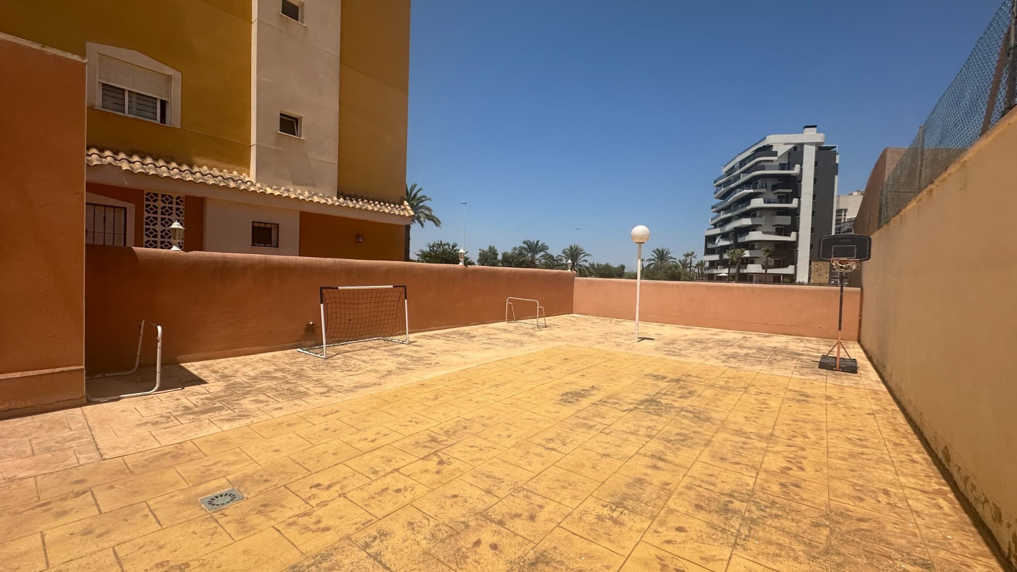 2 bed Middle Floor Apartment in Guardamar del Segura - 30