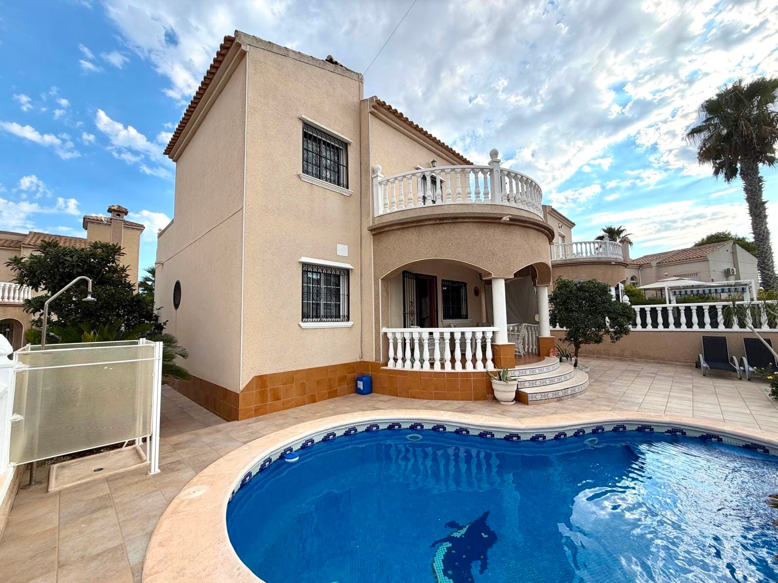 Villa - Chalet de 3 dormitorios en Orihuela Costa - 1