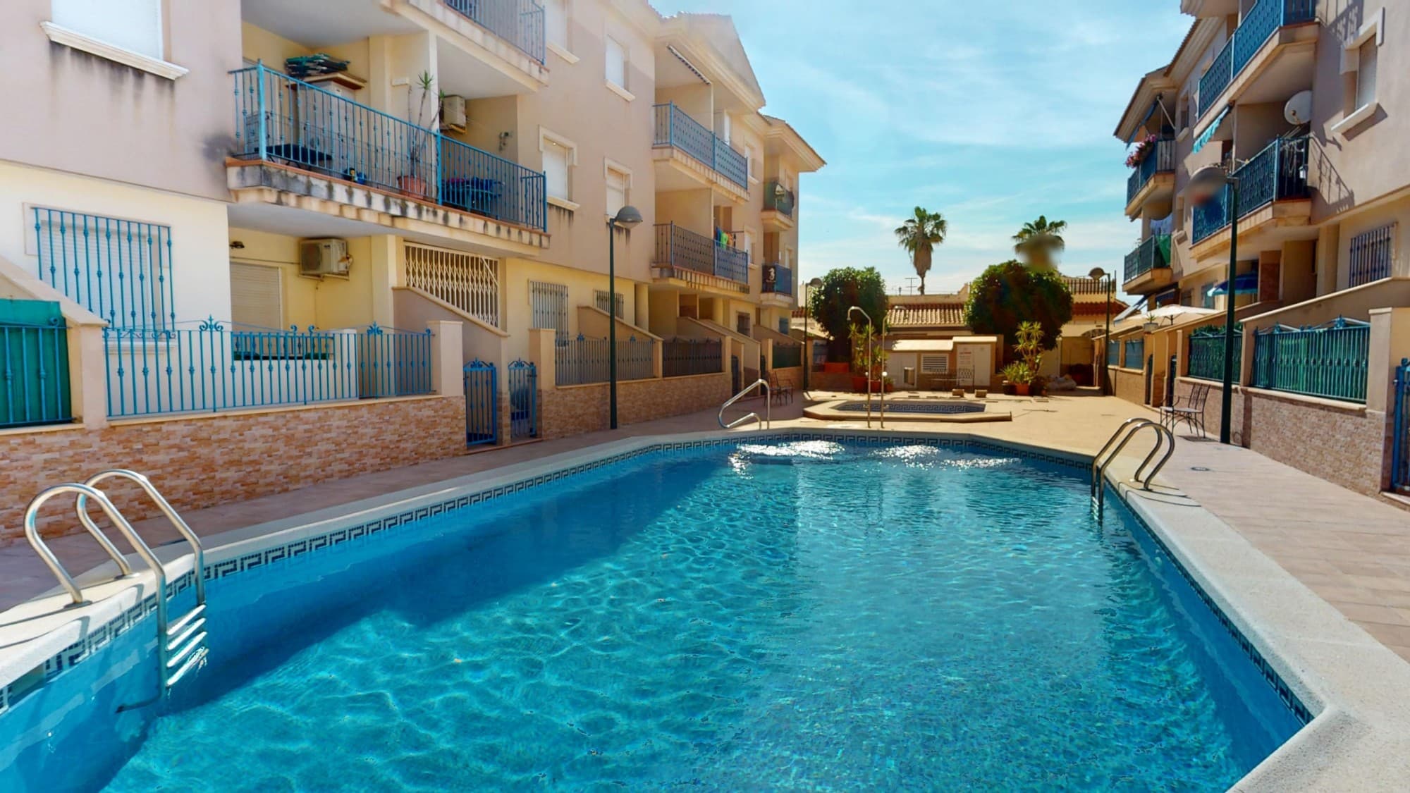 2 bed Middle Floor Apartment in Los Alcazares - 31