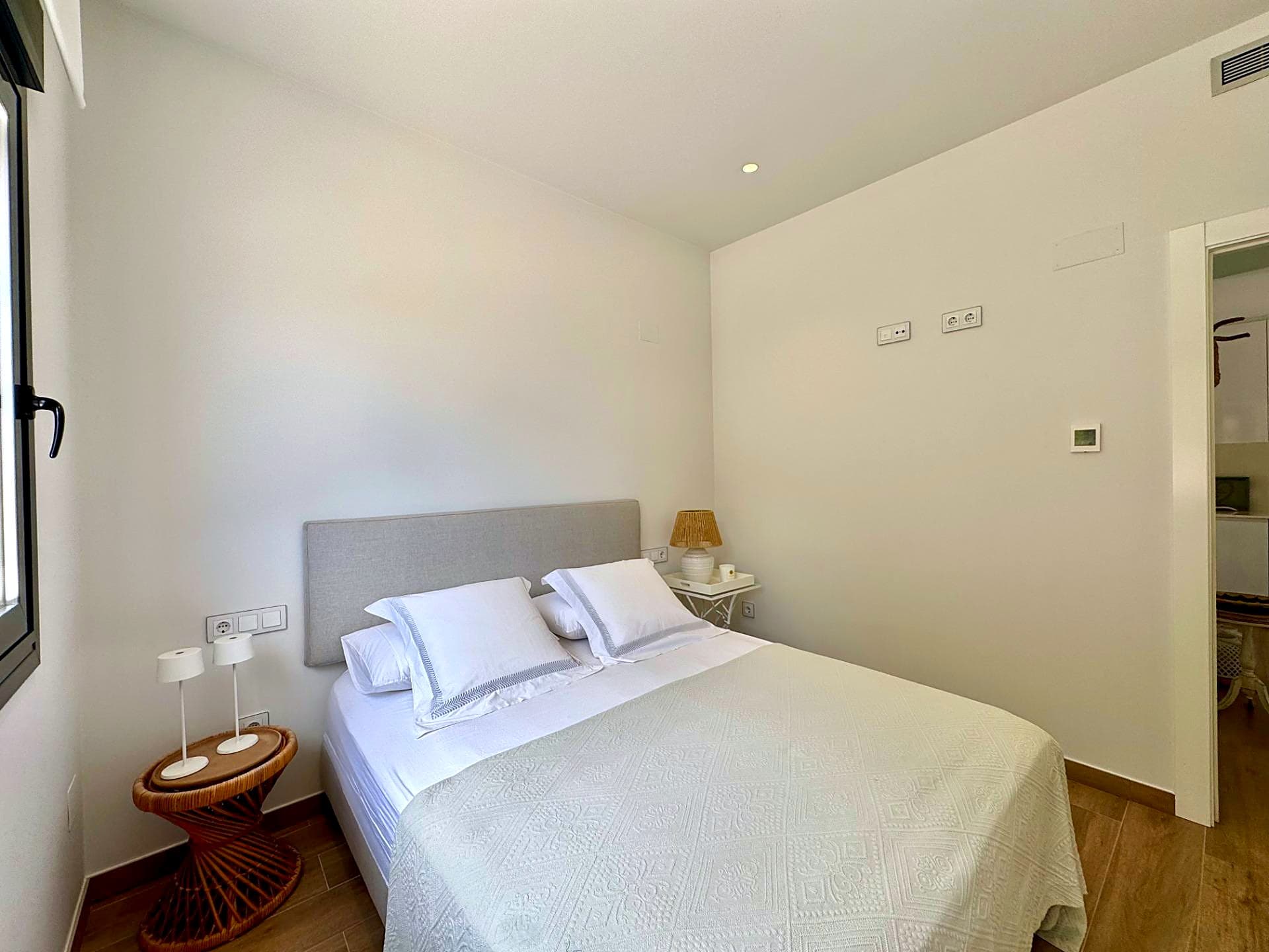 Villa - Chalet de 4 dormitorios en San Miguel de Salinas - 28