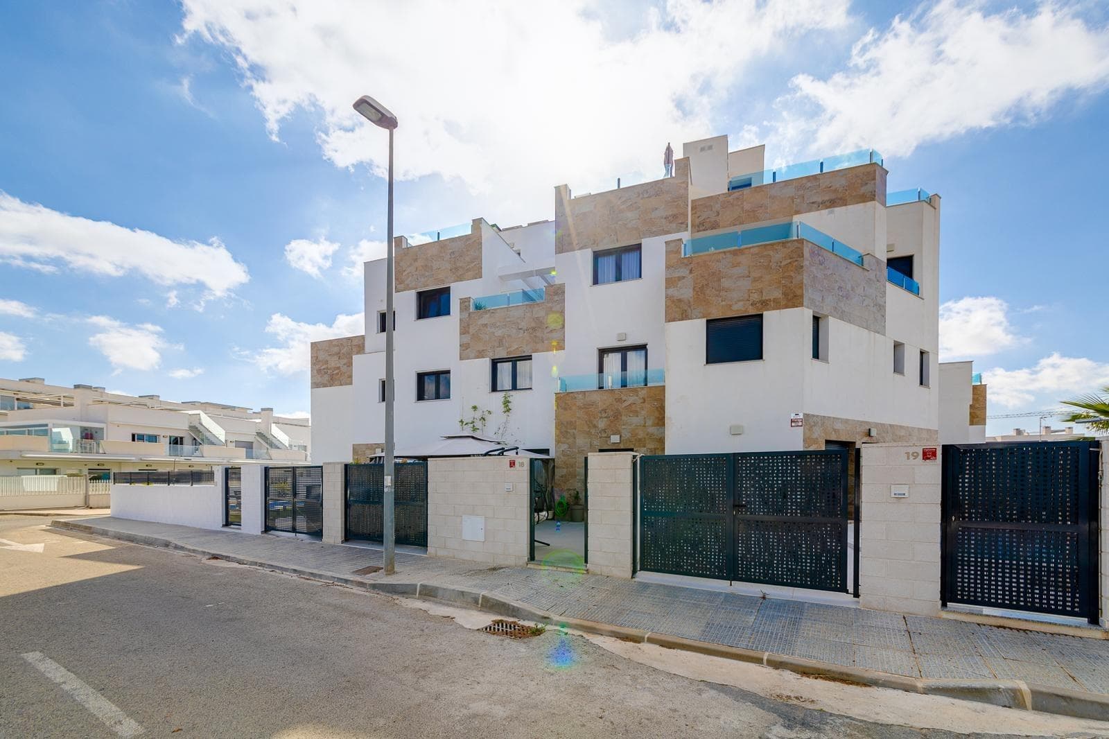 Villa - Chalet de 3 dormitorios en Villamartin - 2