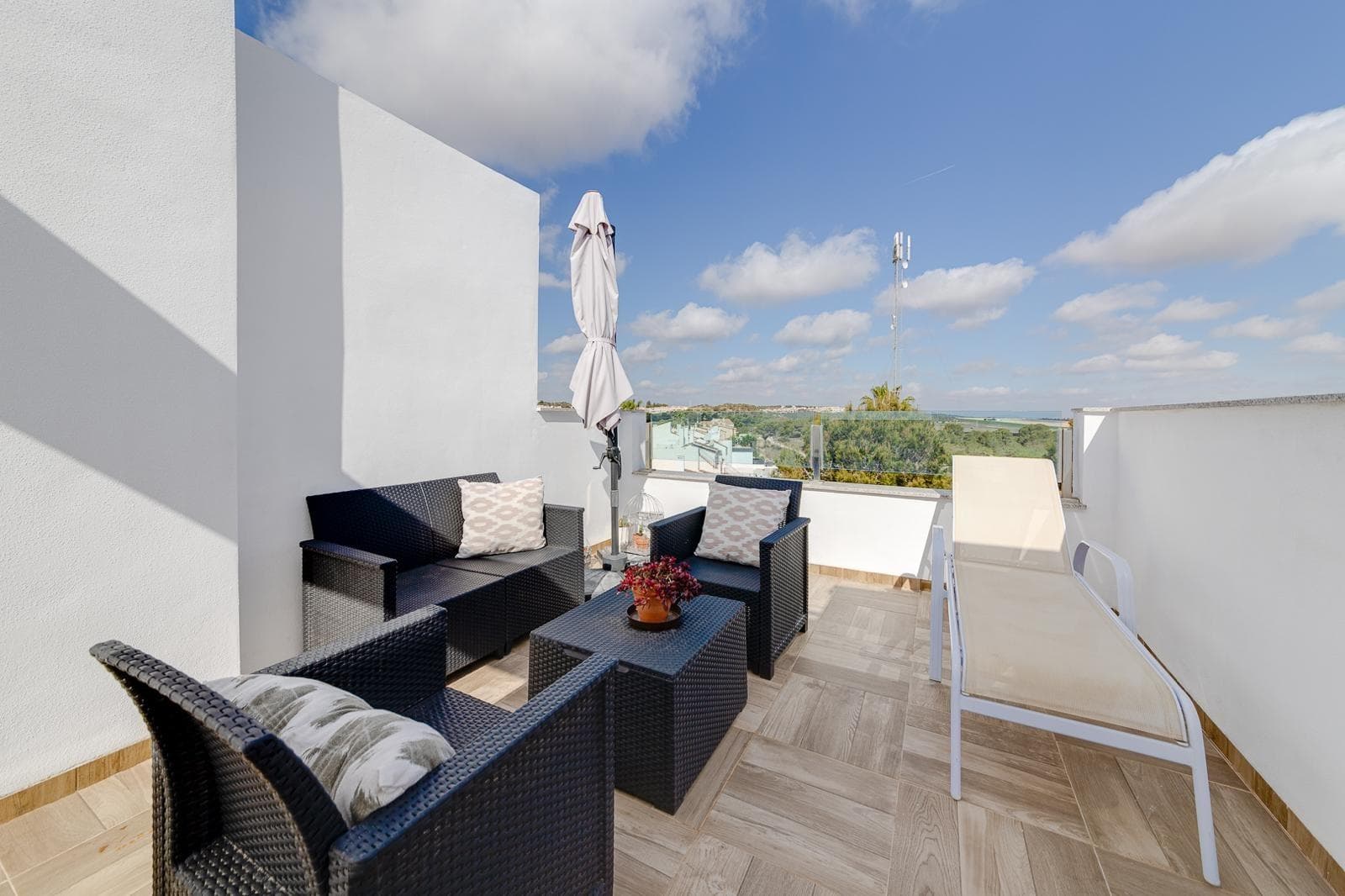 Villa - Chalet de 3 dormitorios en Villamartin - 39