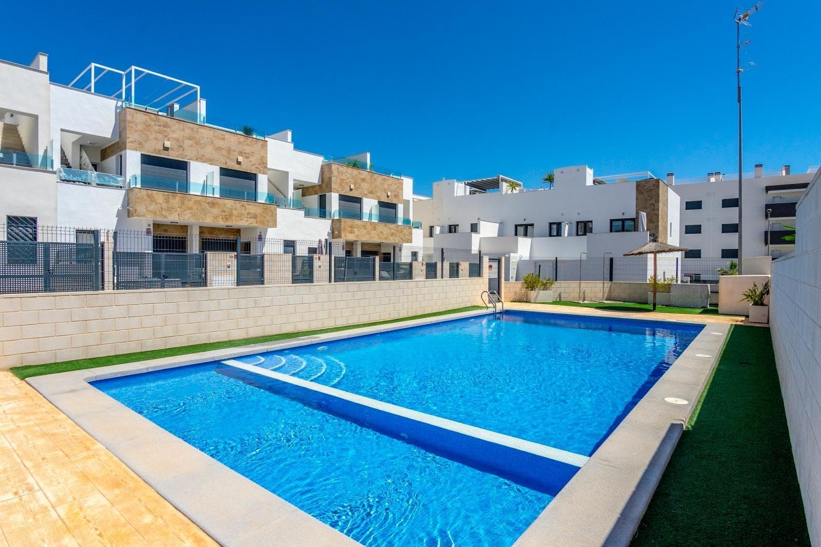 Villa - Chalet de 3 dormitorios en Villamartin - 3