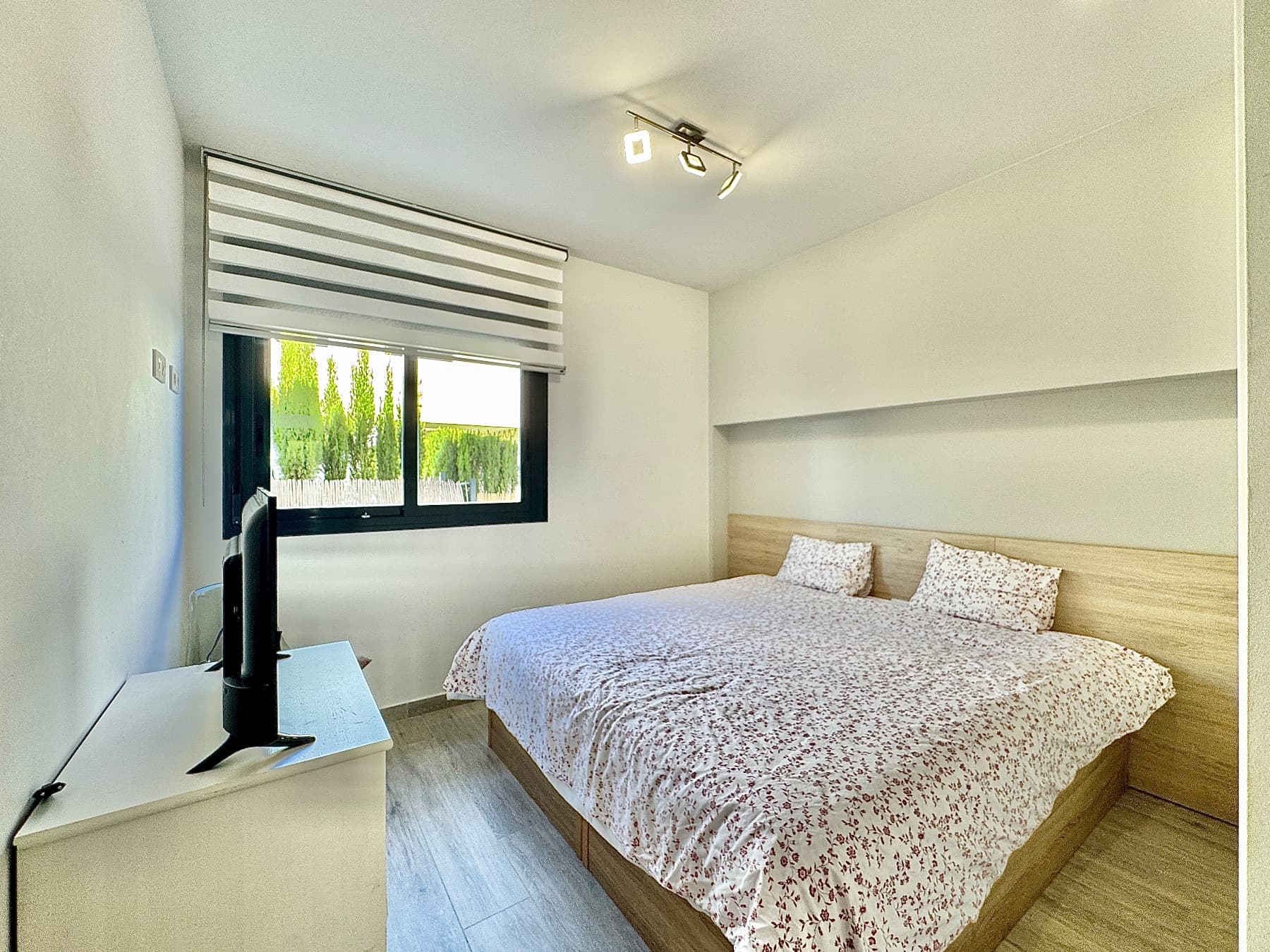 2 bed Middle Floor Apartment in Villamartin - 13