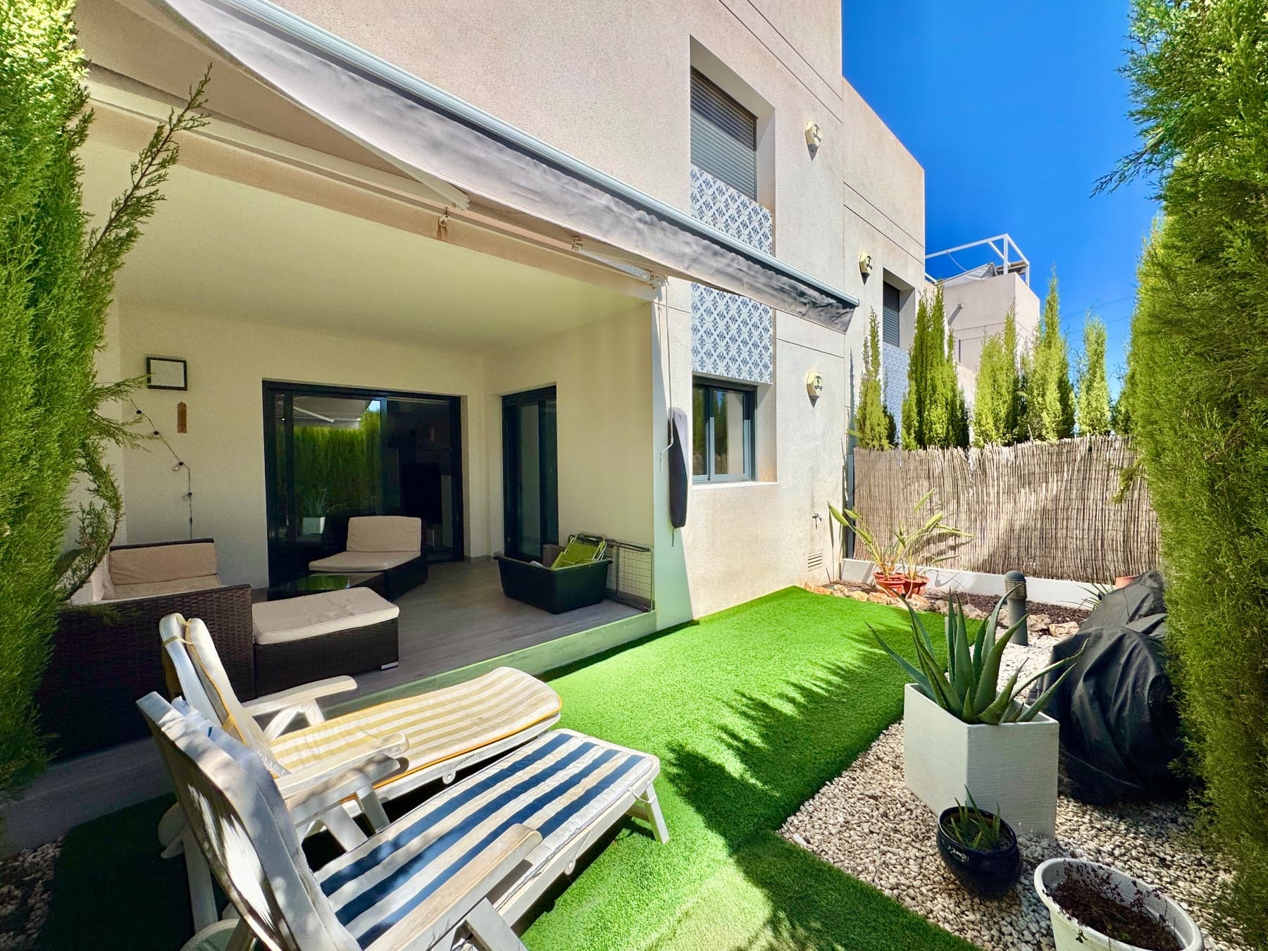 2 bed Middle Floor Apartment in Villamartin - 2