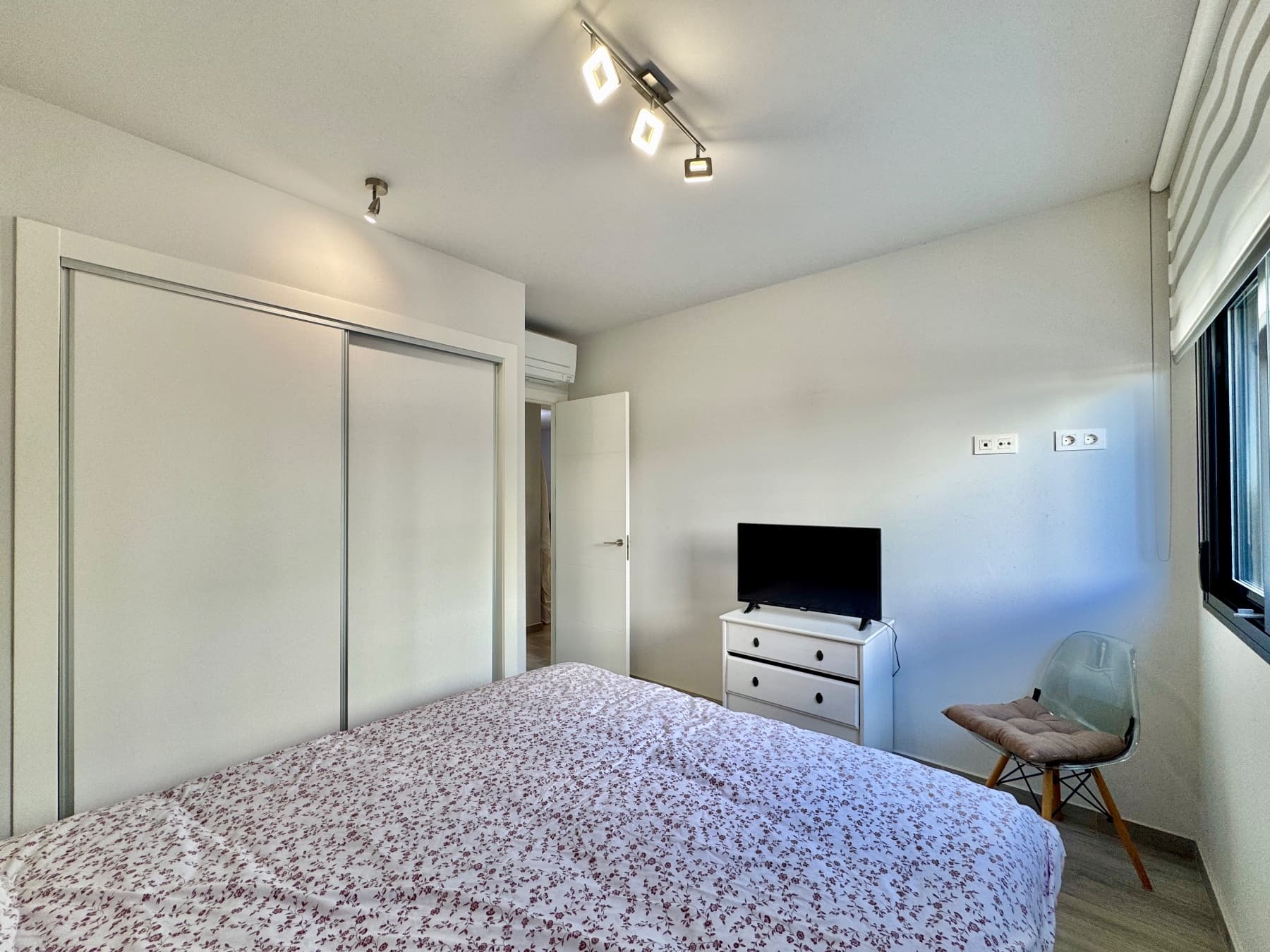 2 bed Middle Floor Apartment in Villamartin - 12