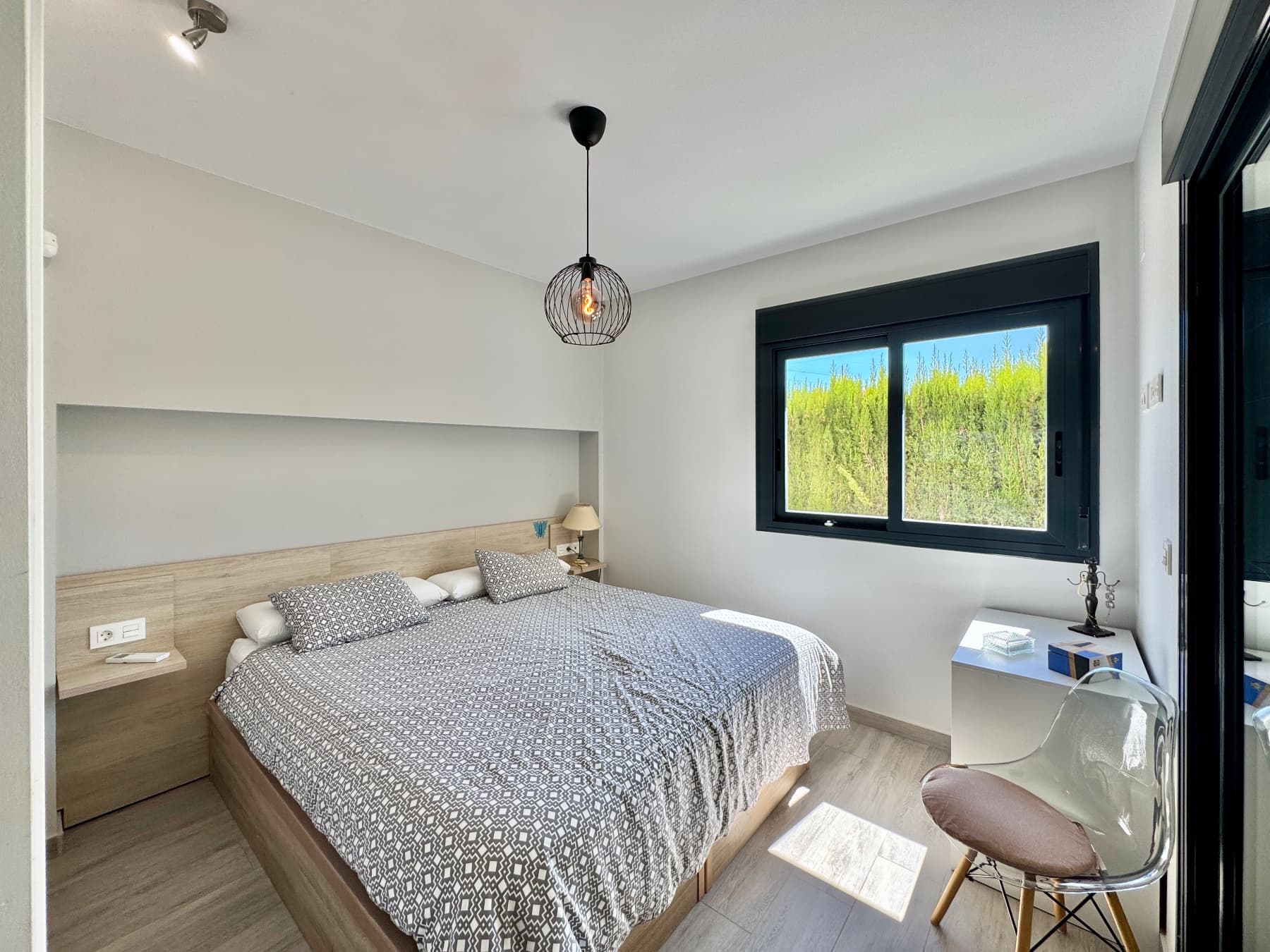 2 bed Middle Floor Apartment in Villamartin - 4
