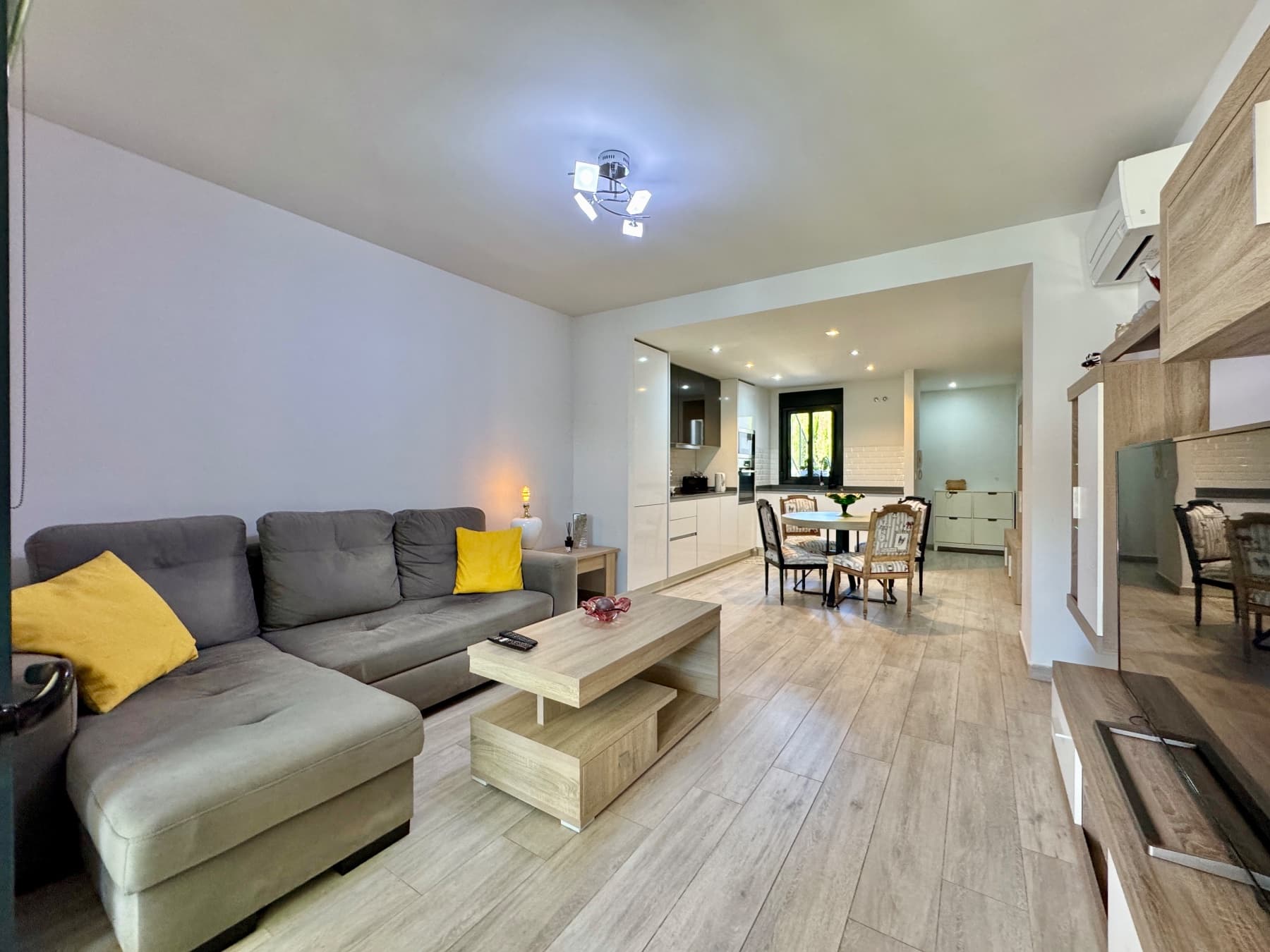 2 bed Middle Floor Apartment in Villamartin - 23