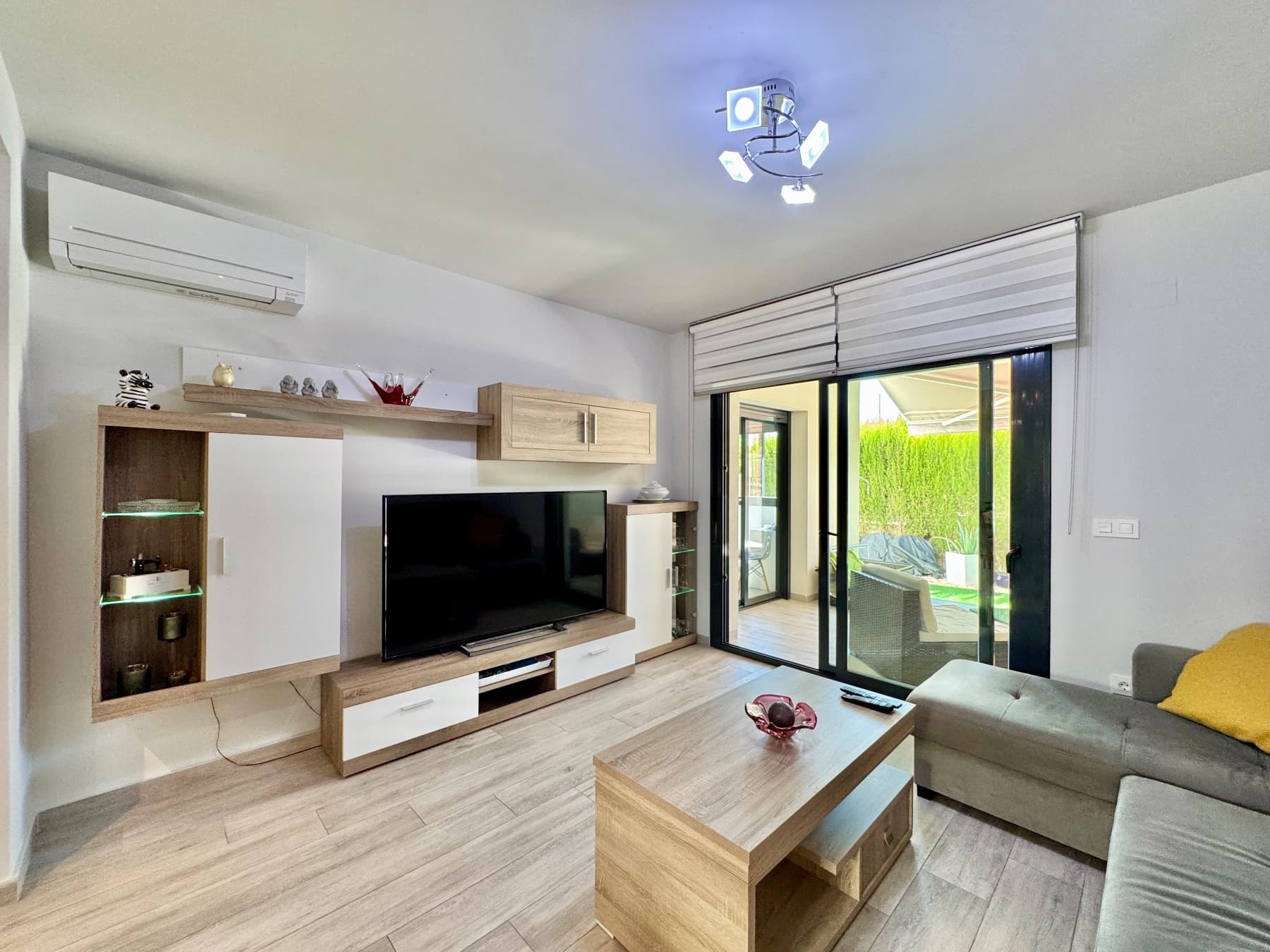 2 bed Middle Floor Apartment in Villamartin - 27