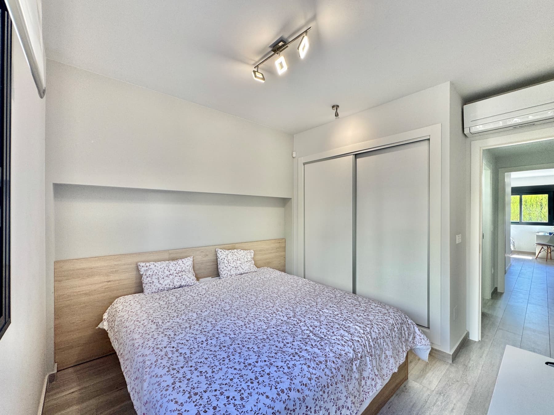 2 bed Middle Floor Apartment in Villamartin - 11