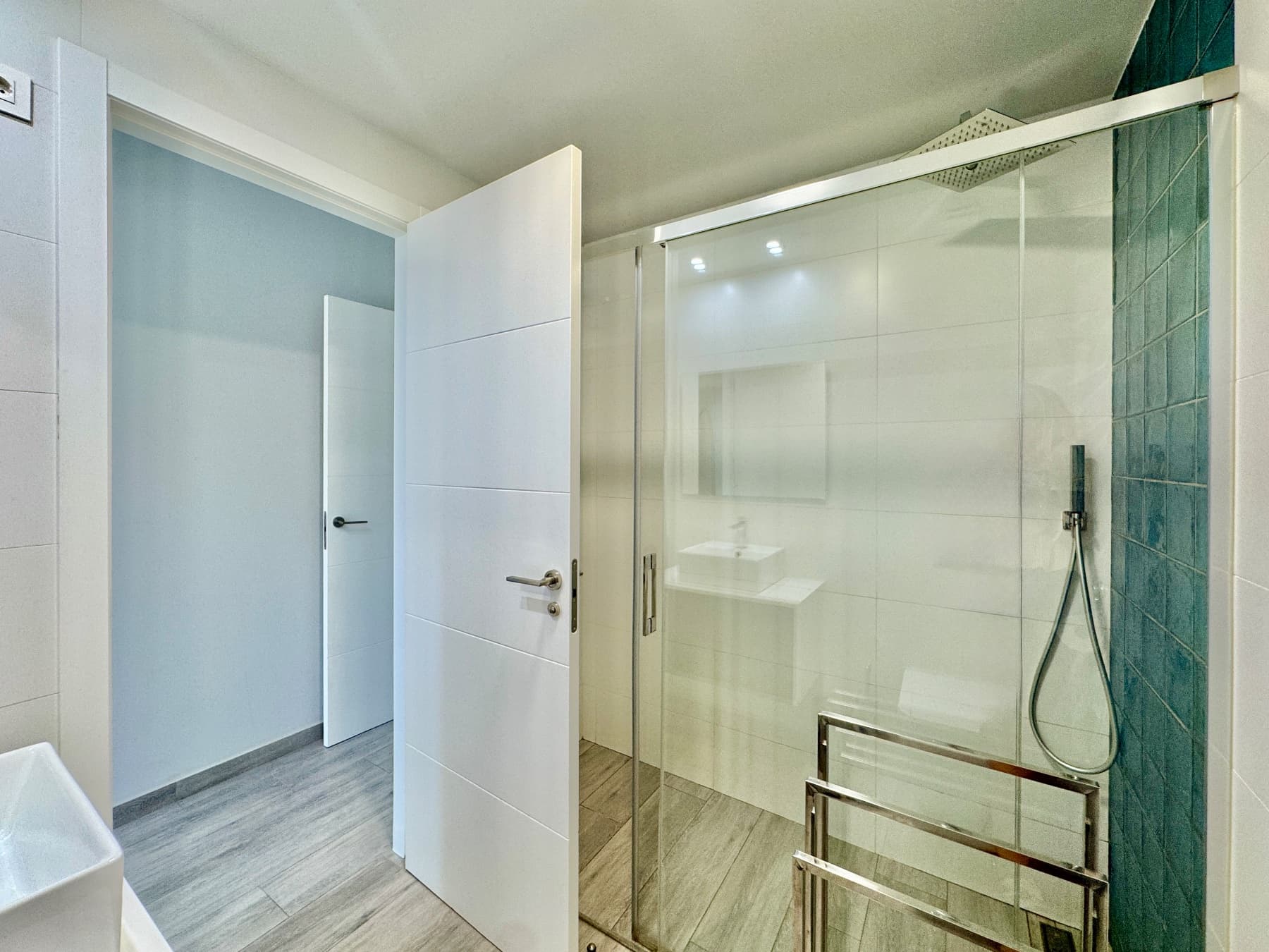 2 bed Middle Floor Apartment in Villamartin - 9