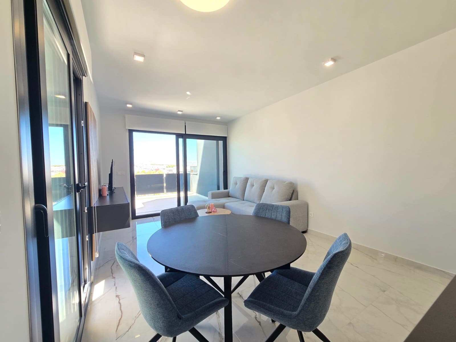 2 bed Middle Floor Apartment in Orihuela Costa - 14