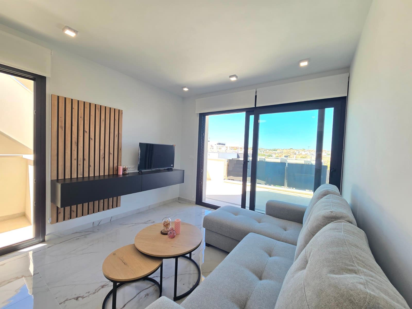 2 bed Middle Floor Apartment in Orihuela Costa - 15