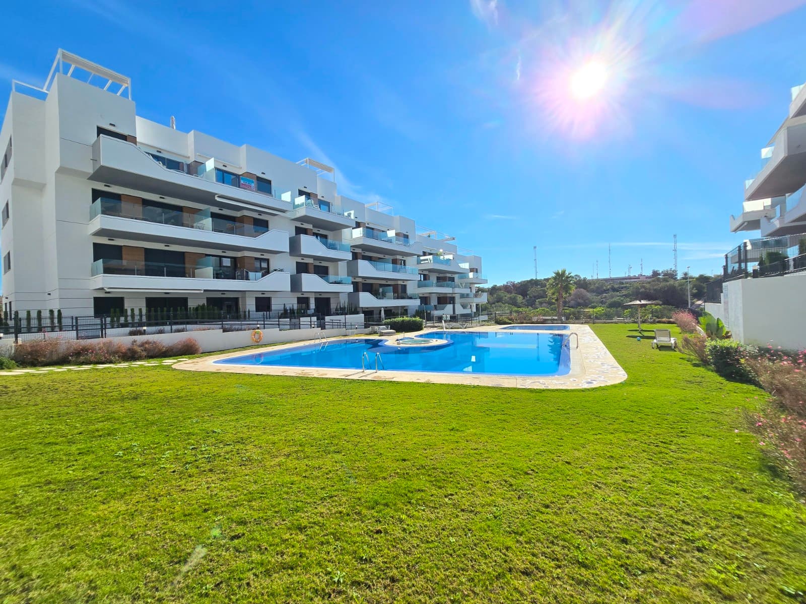 2 bed Middle Floor Apartment in Orihuela Costa - 2