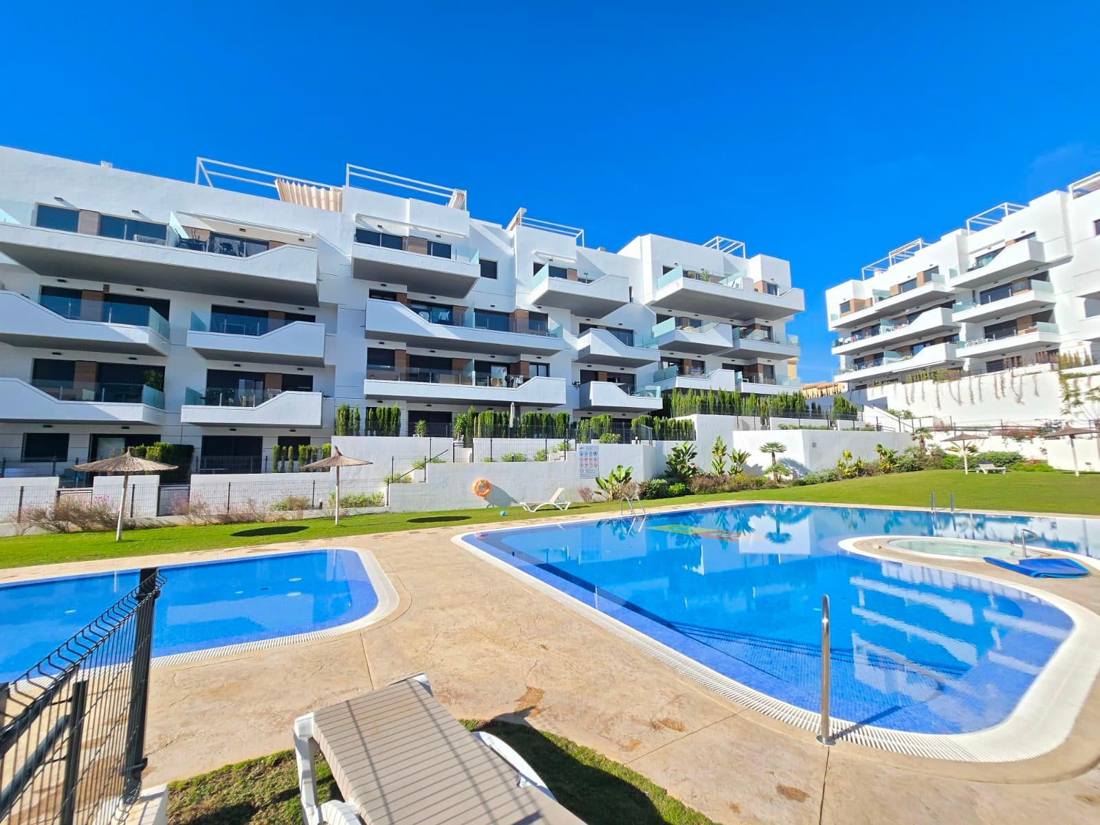 2 bed Middle Floor Apartment in Orihuela Costa - 4