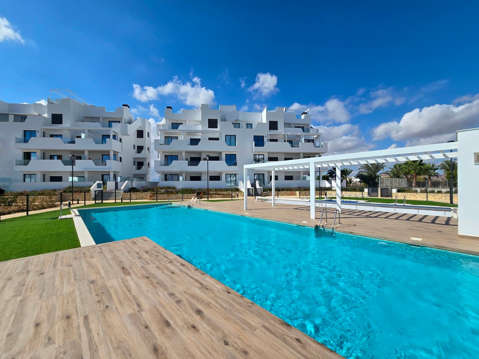 Tussenverdieping Appartement met 2 slaapkamers in Santa Rosalia Lake and Life Resort - 2