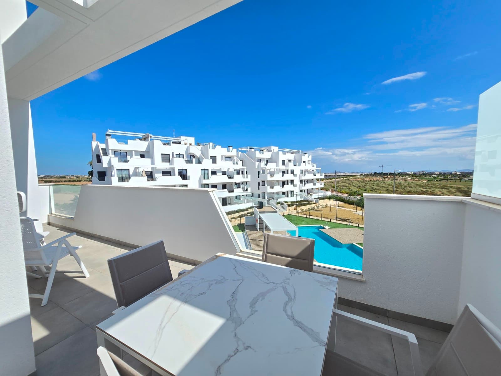 Tussenverdieping Appartement met 2 slaapkamers in Santa Rosalia Lake and Life Resort - 11