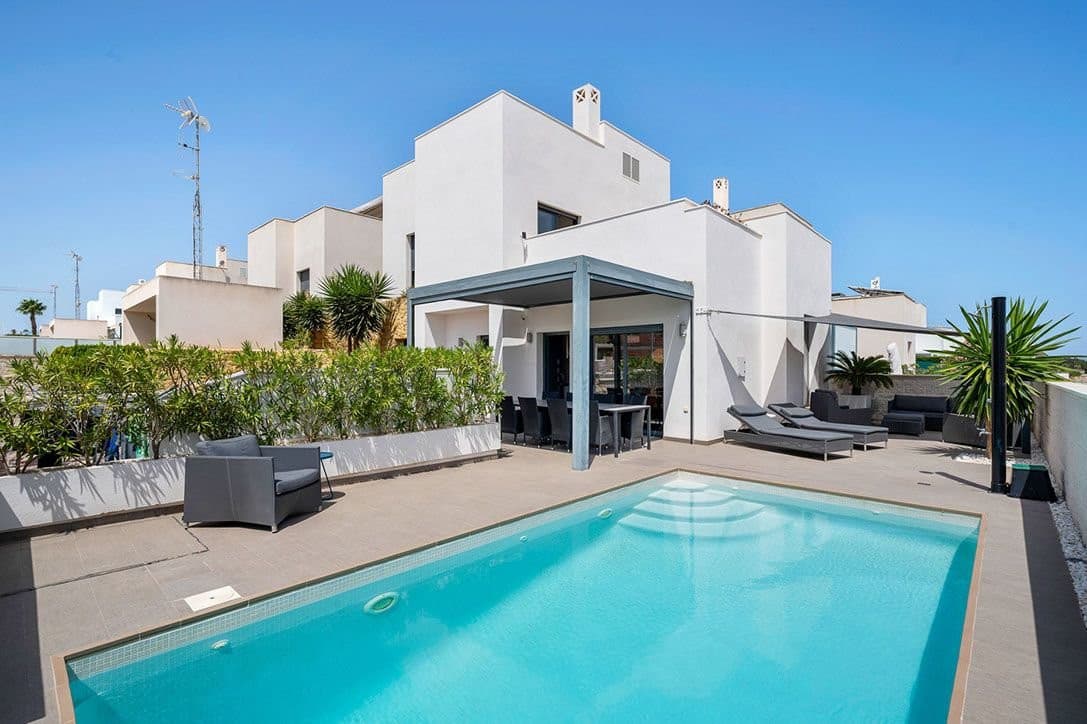 Vrijstaande Villa met 3 slaapkamers in Ciudad Quesada - 2