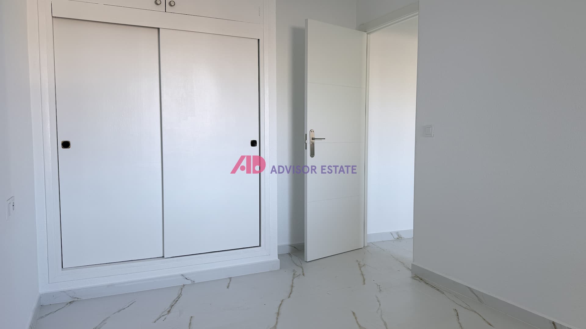 2 bed Middle Floor Apartment in Orihuela Costa - 13