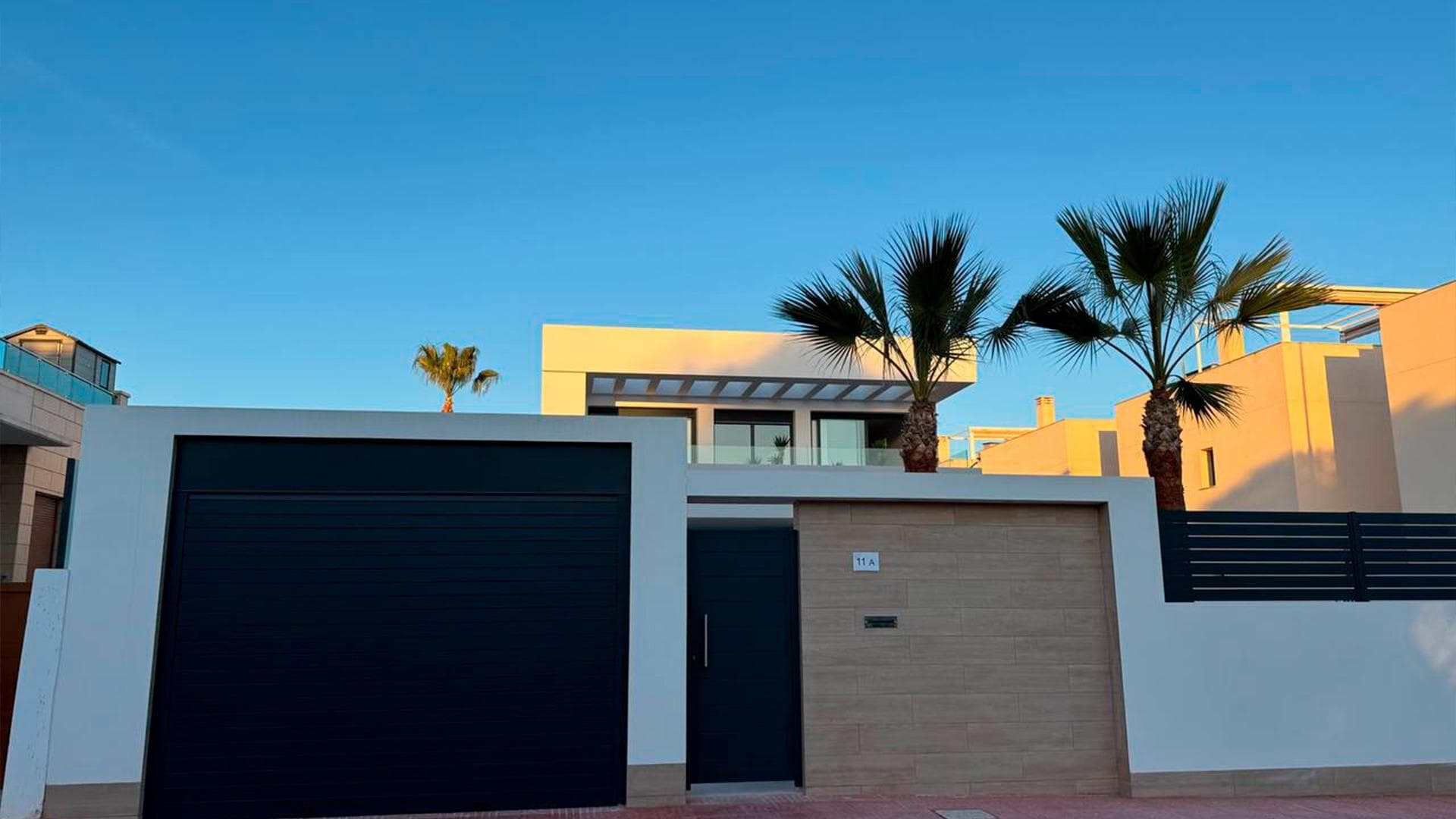 4 bed Detached Villa in Rojales - 2