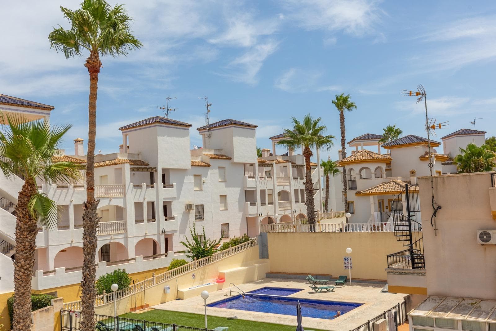2 bed Middle Floor Apartment in Orihuela Costa - 15