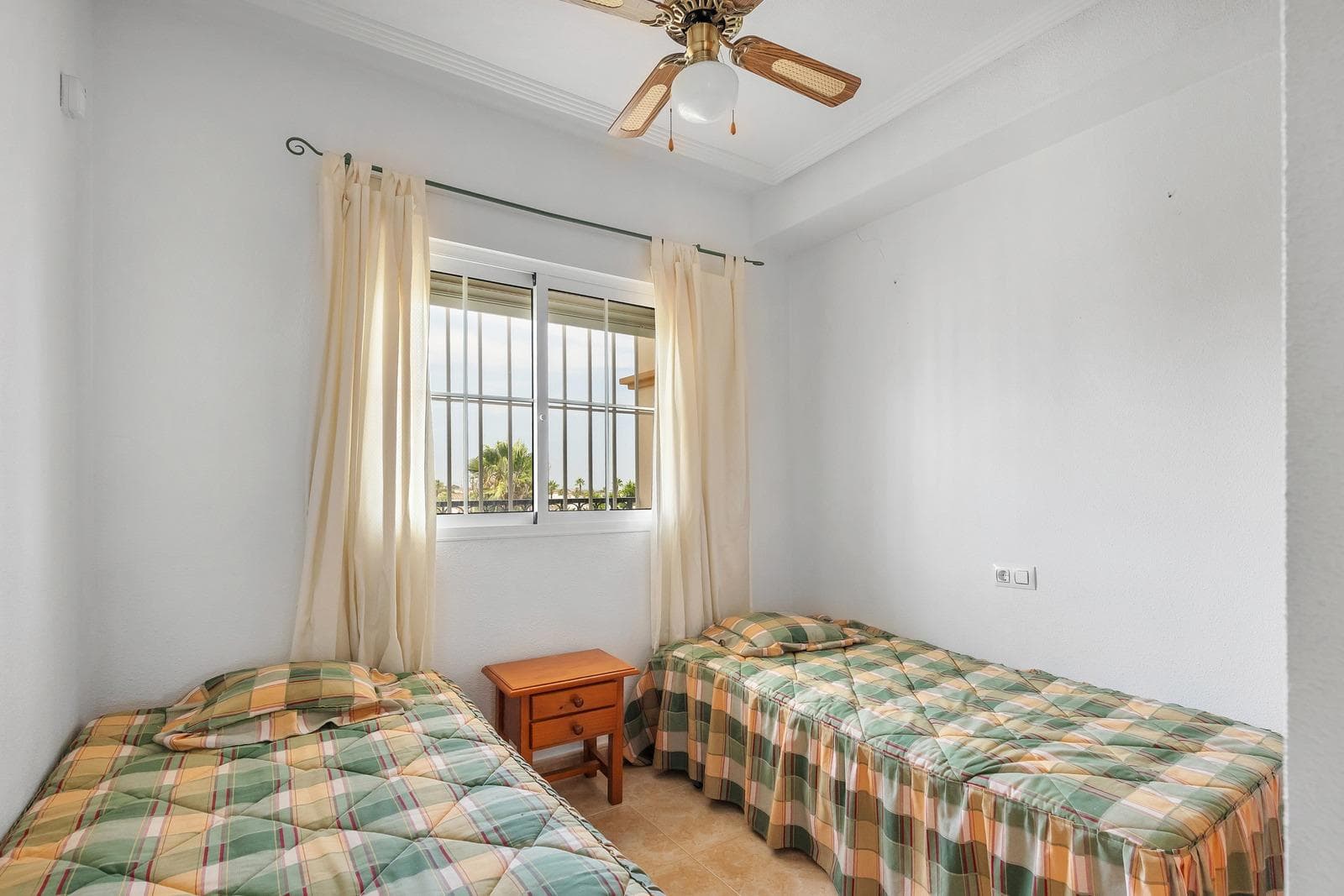 2 bed Middle Floor Apartment in Orihuela Costa - 23