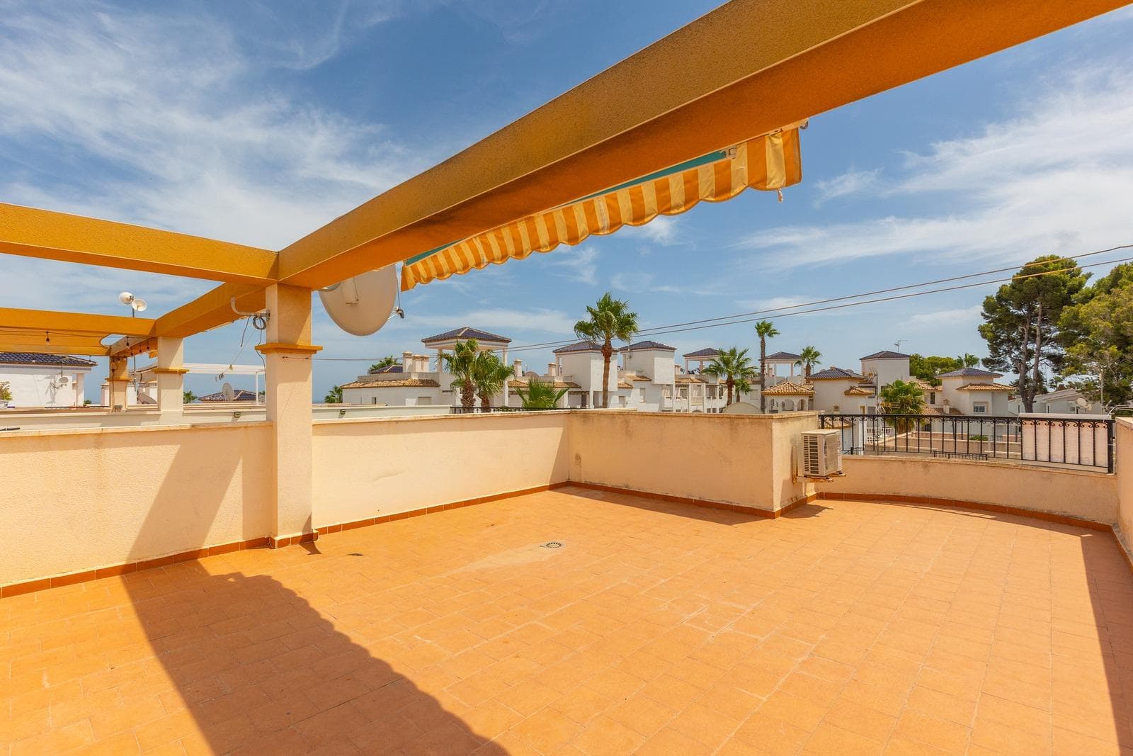 2 bed Middle Floor Apartment in Orihuela Costa - 31