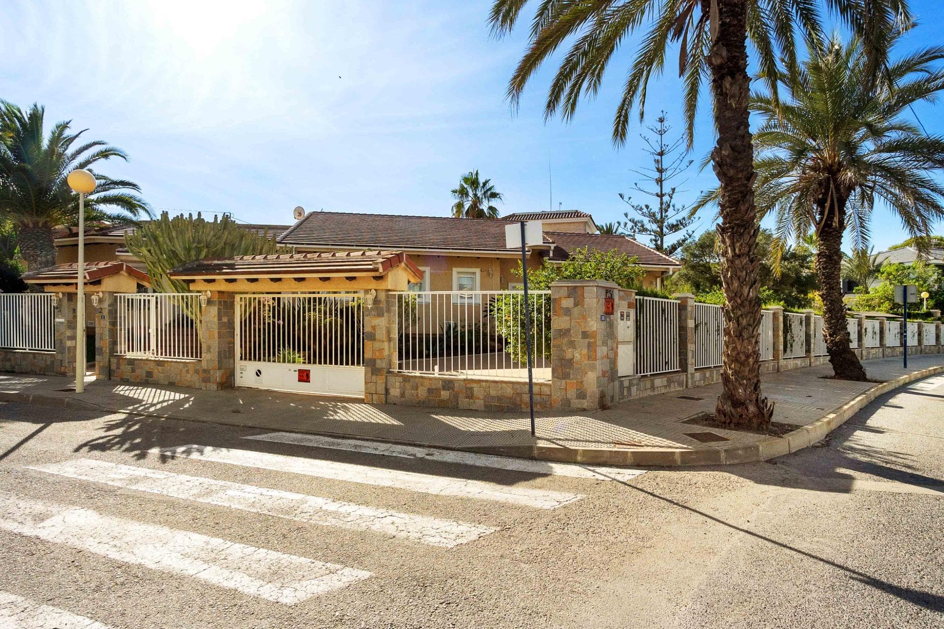 Villa - Chalet de 3 dormitorios en Cabo Roig - 46