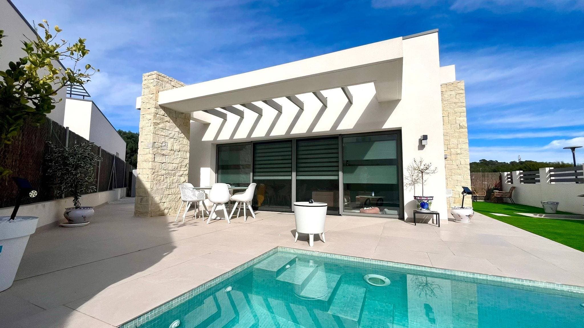 Villa - Chalet de 3 dormitorios en San Miguel de Salinas - 1