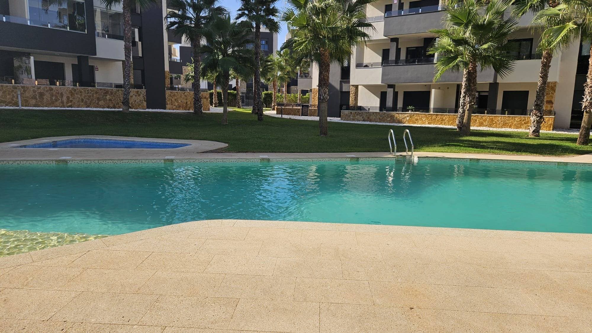2 bed Middle Floor Apartment in Orihuela Costa - 10