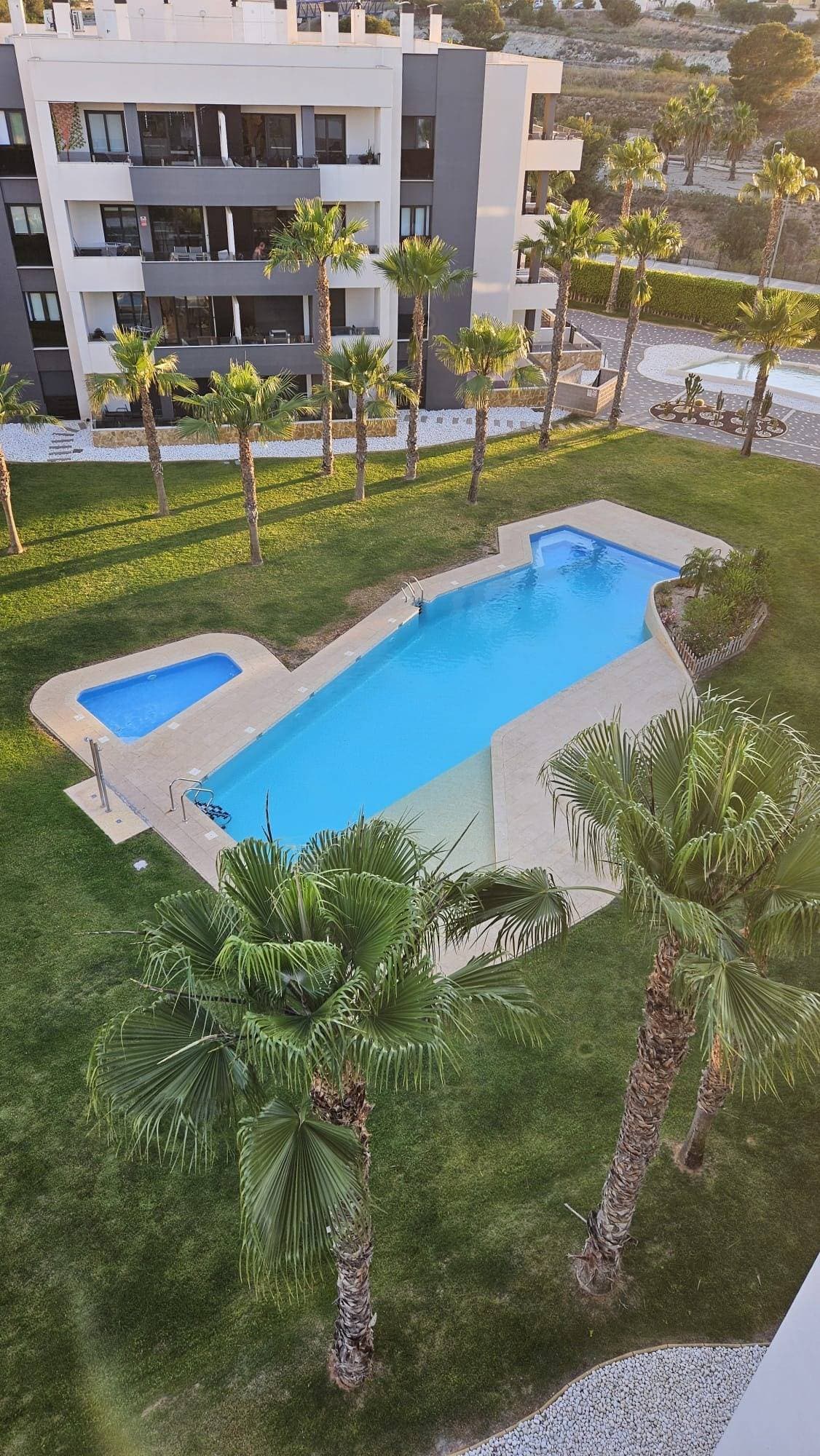 2 bed Middle Floor Apartment in Orihuela Costa - 12