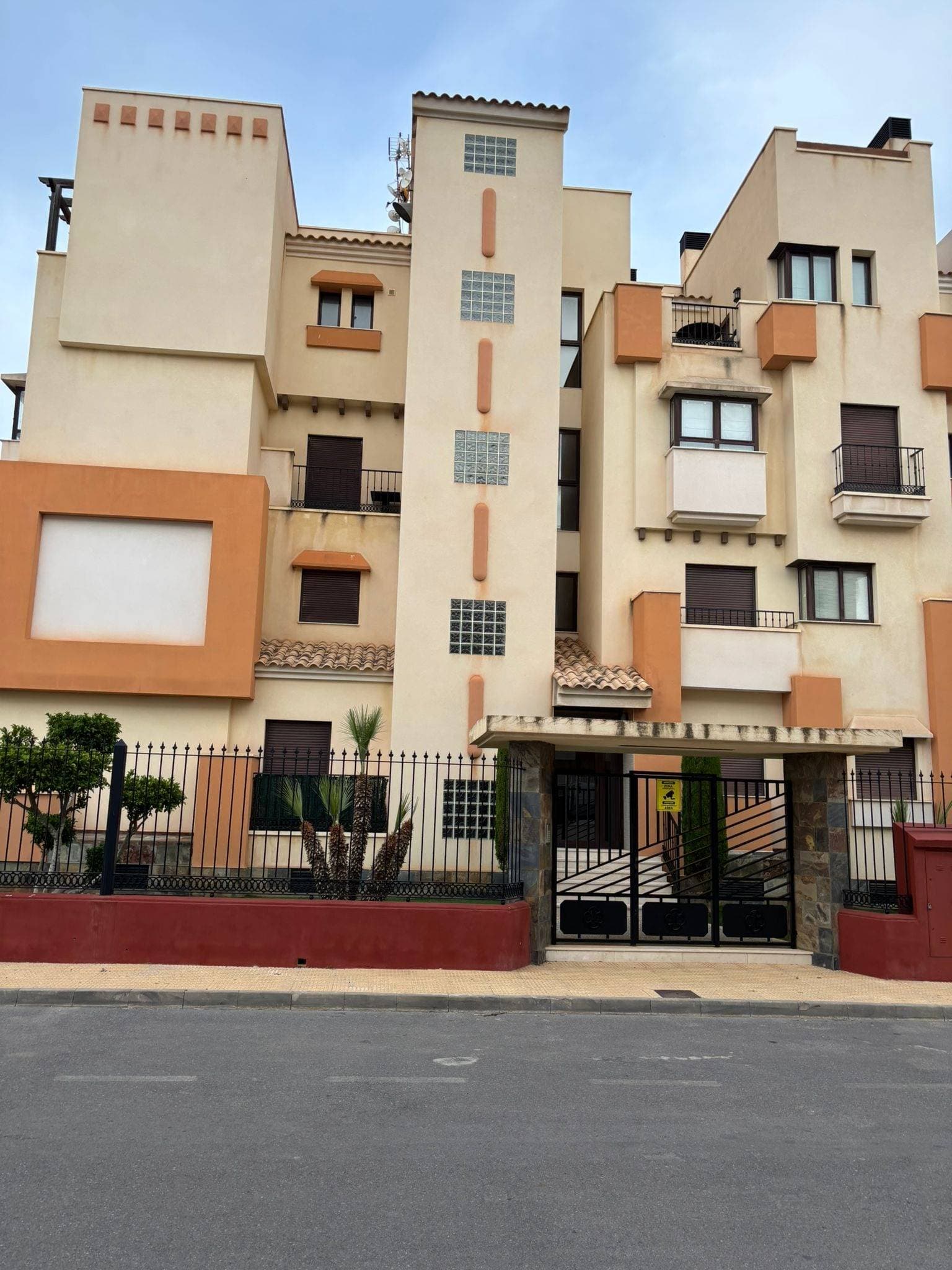 2 bed Middle Floor Apartment in Orihuela Costa - 1