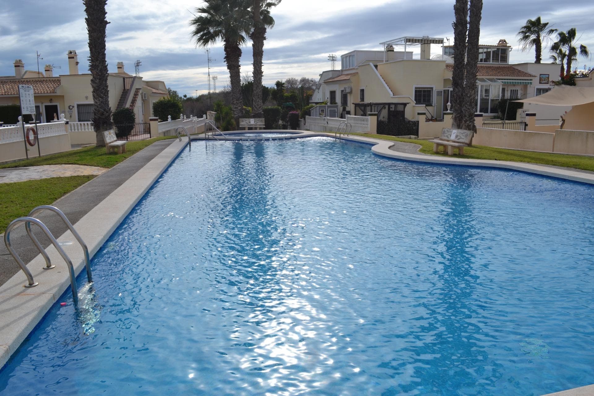 Semi-Vrijstaande Villa met 3 slaapkamers in Orihuela Costa - 2